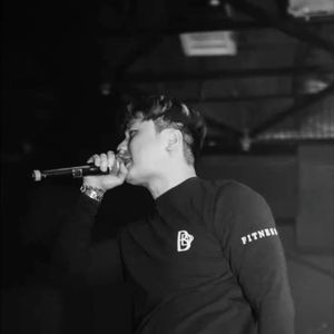 大鸡巴肏屄乱伦小黄片
